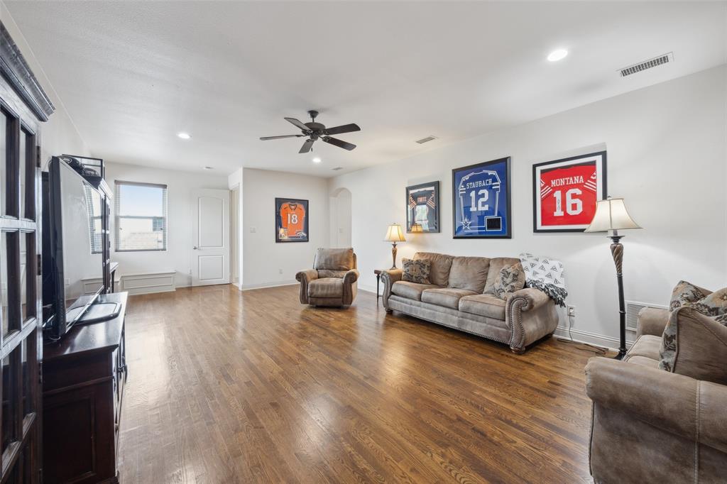 Royal Crest - Residential