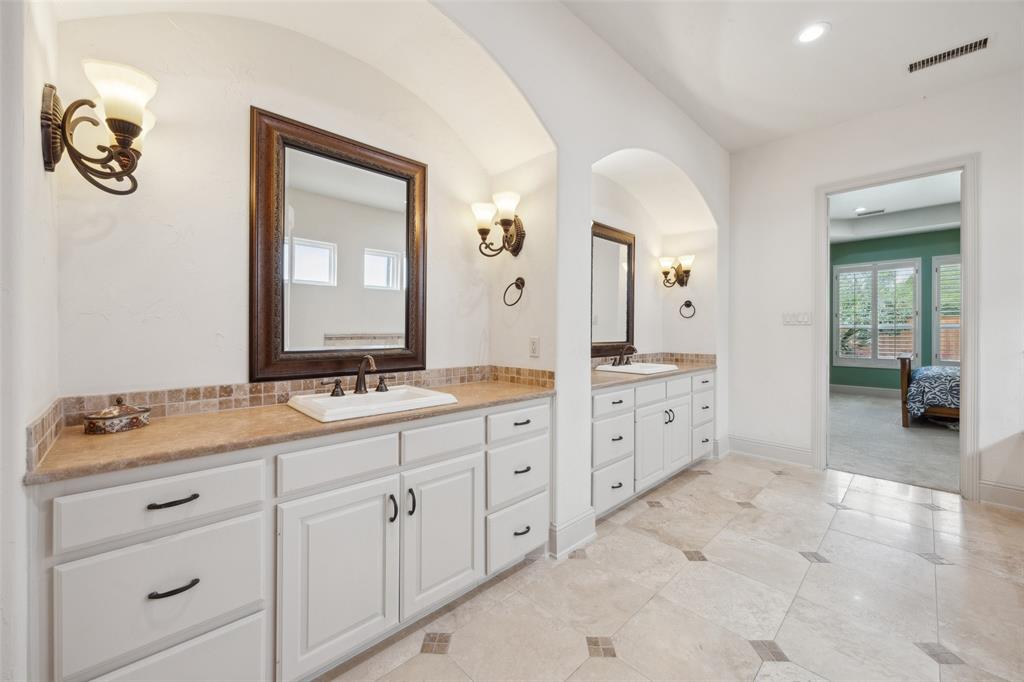 Royal Crest - Residential