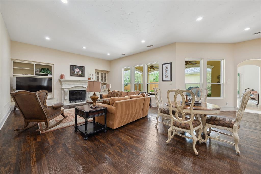 Royal Crest - Residential