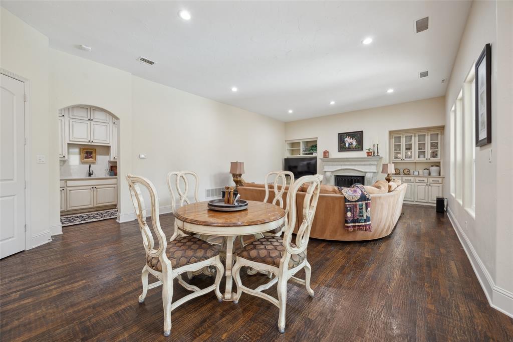 Royal Crest - Residential