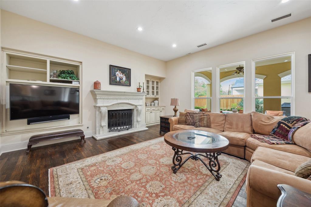 Royal Crest - Residential