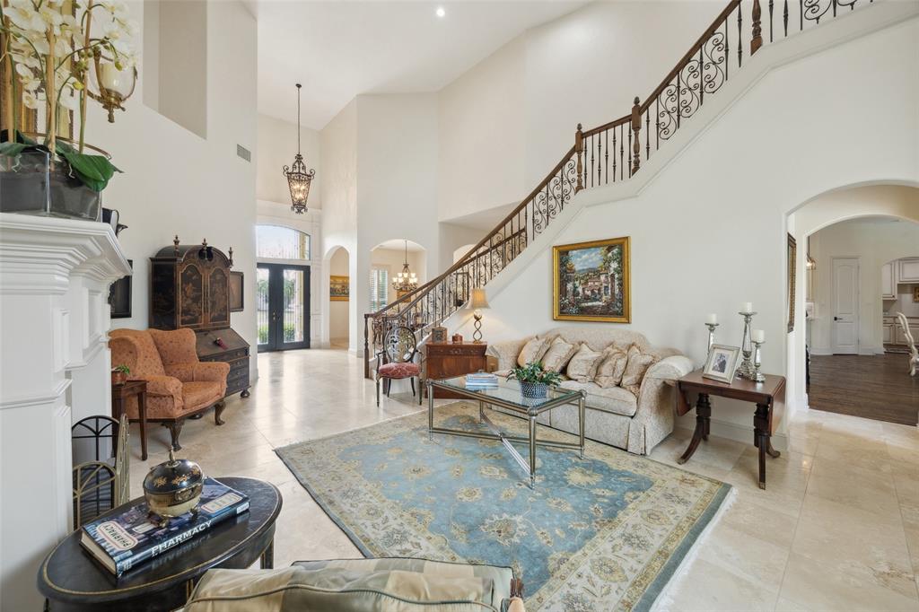 Royal Crest - Residential