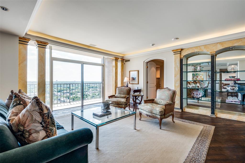 5200 Keller Springs Road 1424 & 1426