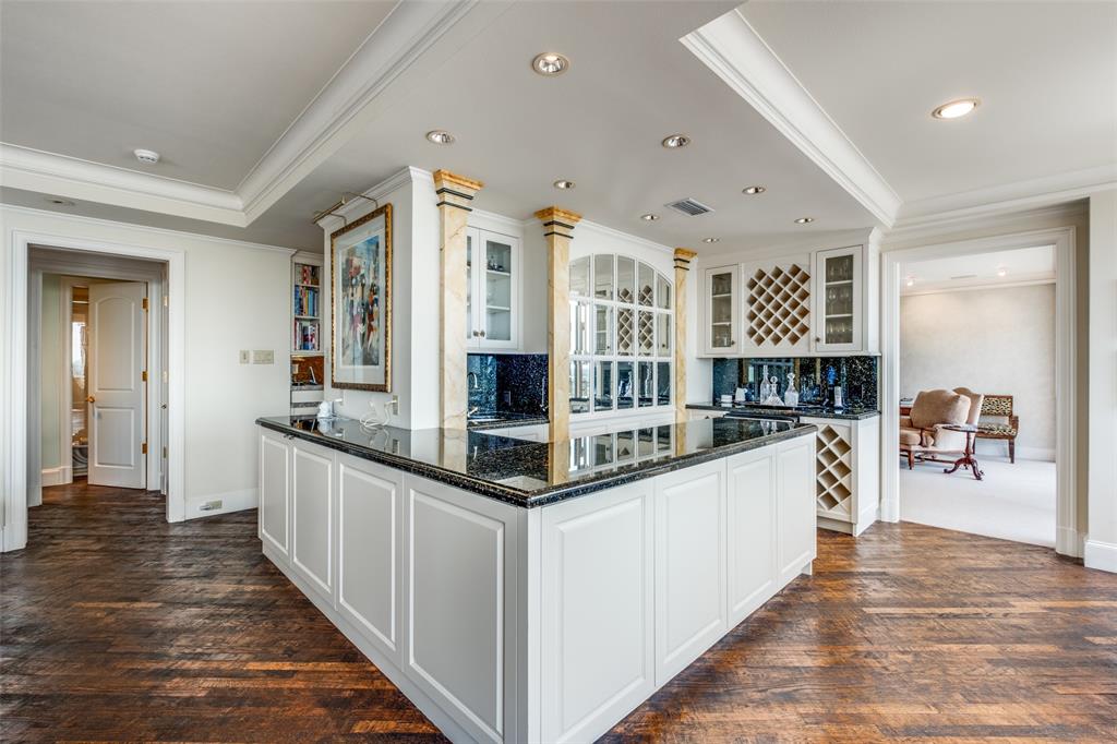 5200 Keller Springs Road 1424 & 1426