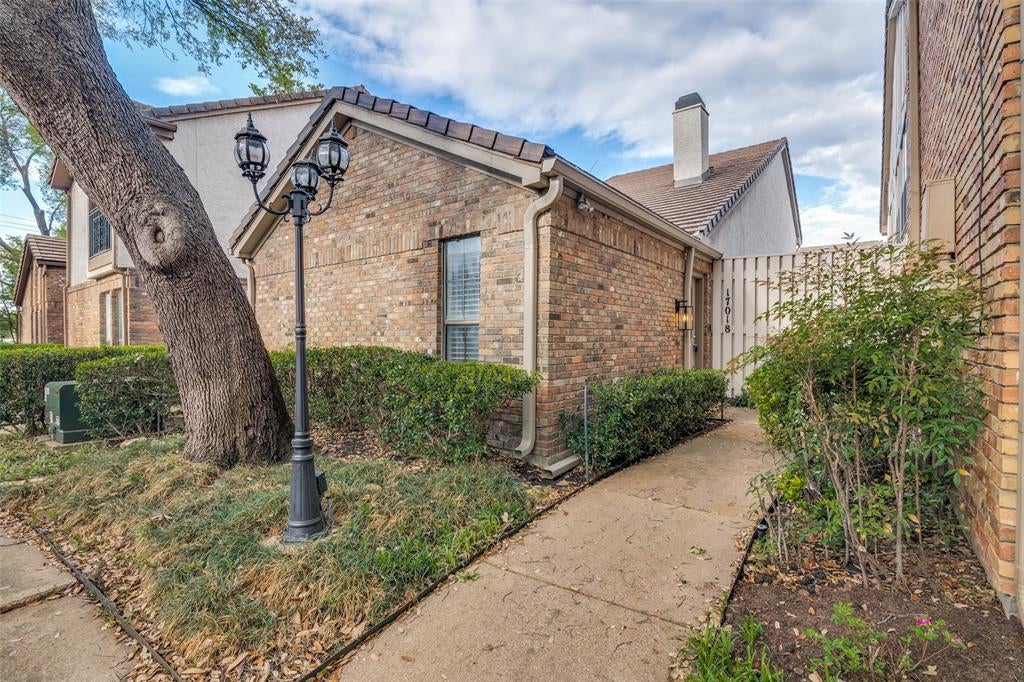 17018 Planters Row