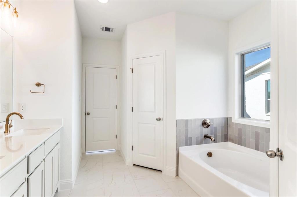 Courts of Bonnie Brae - Residential