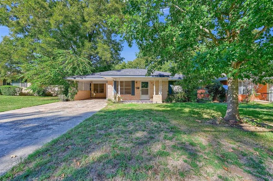 Hard to find home located in the heart of Whitesboro close to the historic downtown square!  This home is also within walking distance to local churches and schools.  The home features 2 bedrooms and 2 bathrooms, 2 living areas and a eat in kitchen. A single car carport is located on the front of the home.  The home has covered front and back porches to enjoy the outdoors.  A large back yard also has 10 foot by 10 foot storage building. Homes like this are hard to find in Whitesboro at this price.  Don't wait!