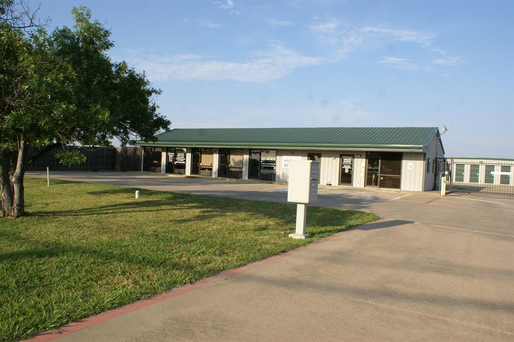 Country Club storage - Commercial Lease