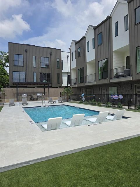 Photo of 1902 N carroll Avenue #104, Dallas, TX 75204 (MLS # 21329825)
