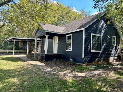 Photo of 114 Otis Street, Whitesboro, TX 76273 (MLS # 21102054)