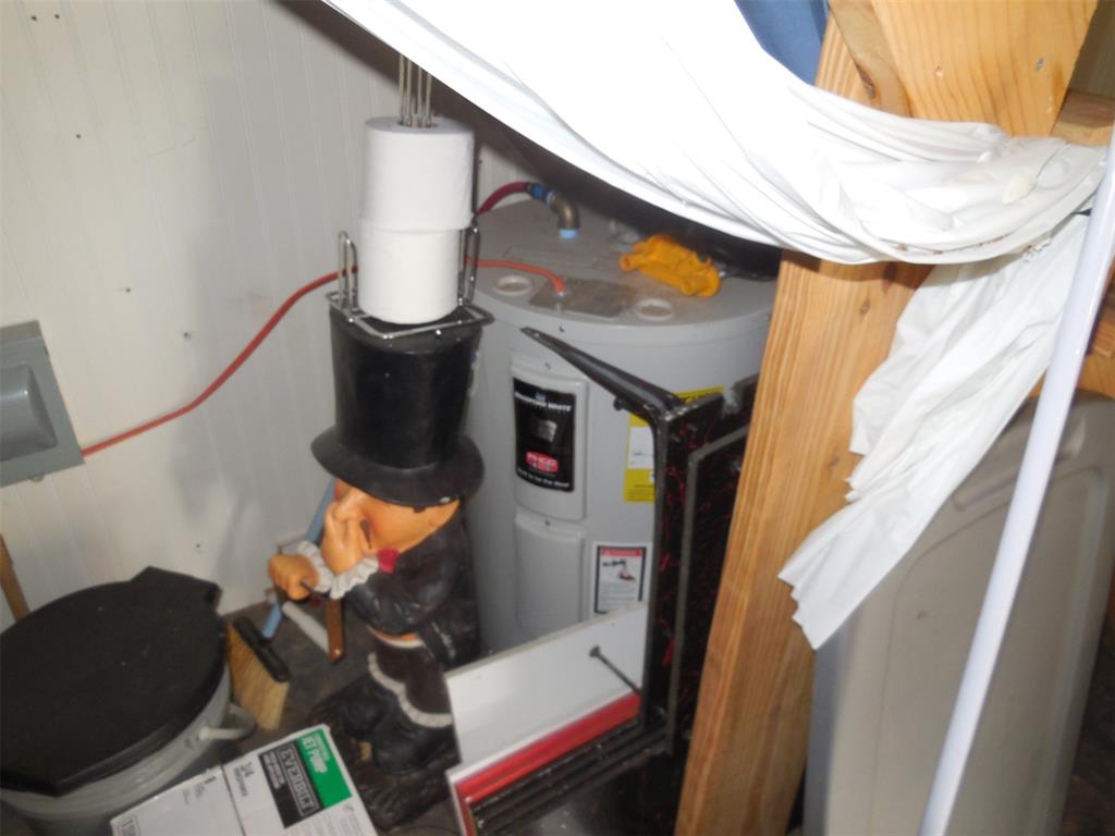 Mary Fury 127 - Land