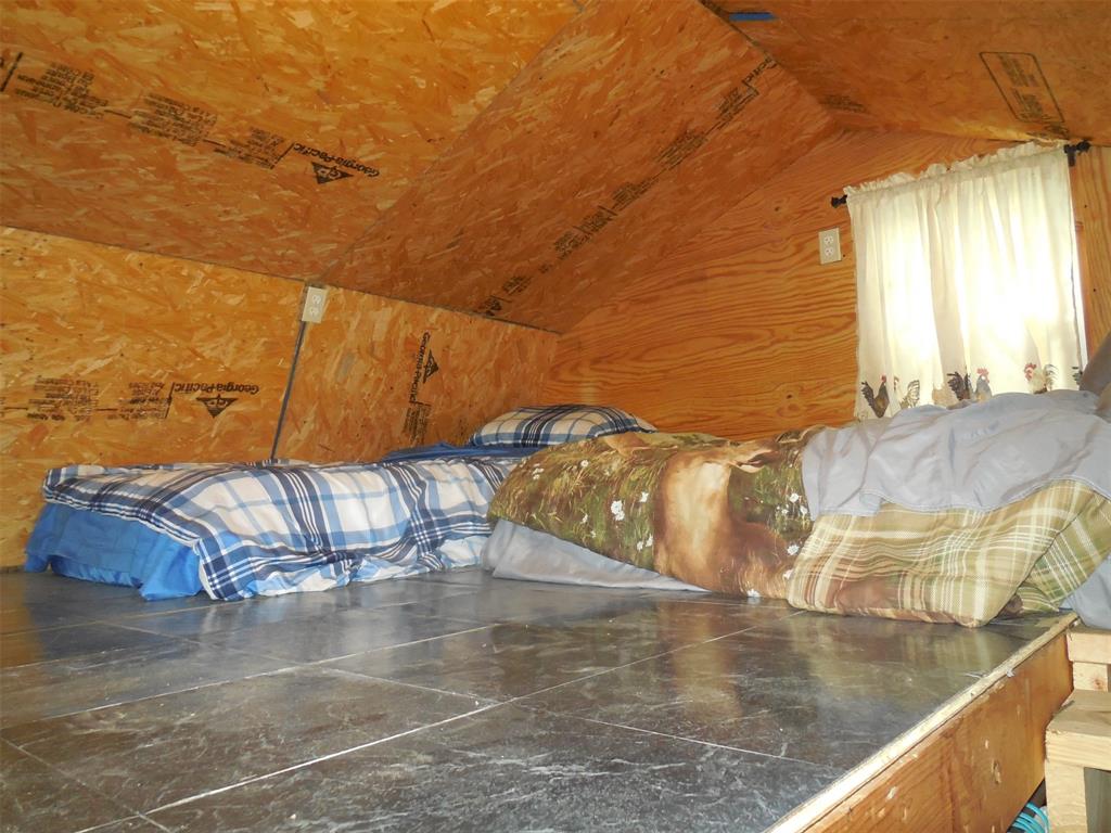 Mary Fury 127 - Land