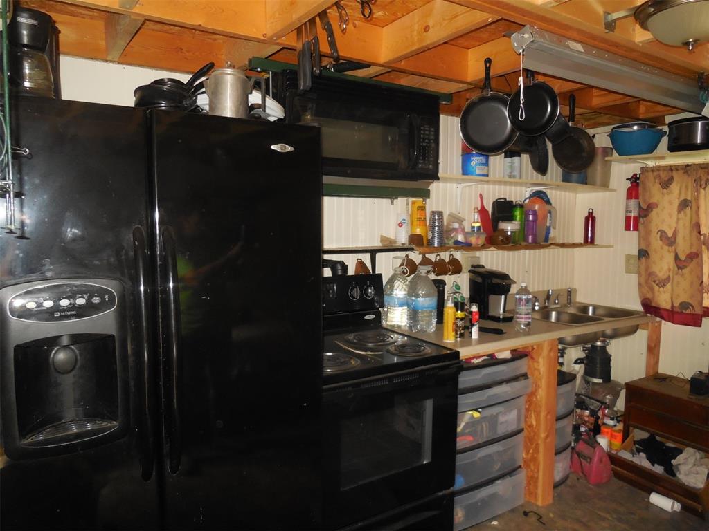 Mary Fury 127 - Land