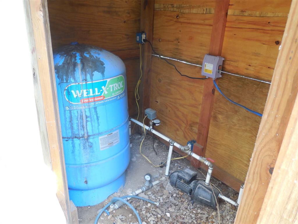 Mary Fury 127 - Land