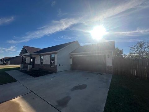 2405 Creek Drive Granbury TX 76048