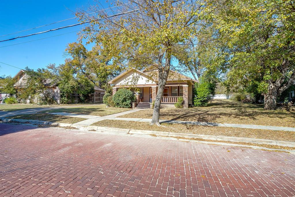 1041 W VANDERBILT Street