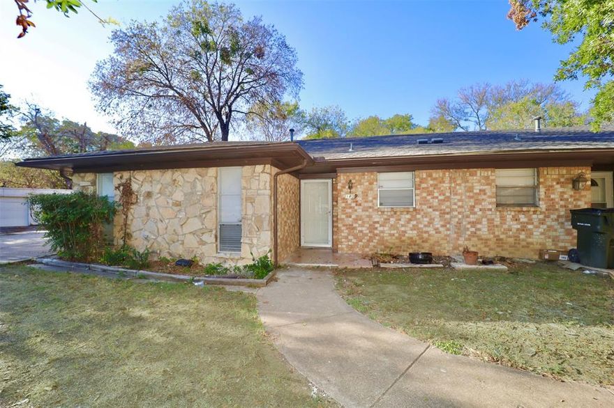 Half duplex for lease is affordably priced near the heart of Plano, TX. This home features 3-bedrooms, 2-bathrooms, 2-car covered parking, private backyard space, and NO carpet floors throughout! You can get to plenty of retail and restaurants in the Downtown Plano area within 5 minutes, and efficiently commute where you need to with both major highways of I-75 and President George Bush Turnpike nearby. Notable grocery stores close by are Tom Thumb, La Michoacana, Kroger, Aldi, Fiesta, H Mart, Costco, and Walmart. This home is ready to be moved in!