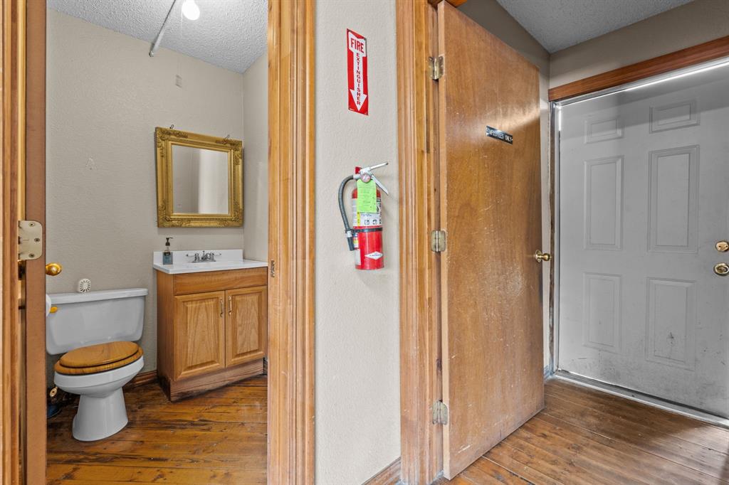 na - Commercial Sale