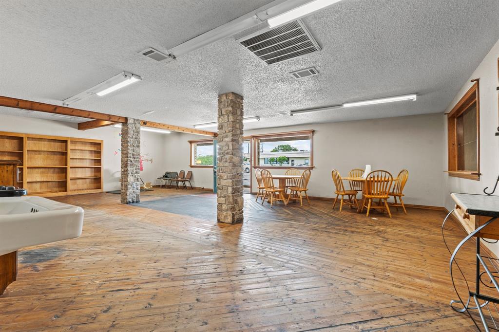 na - Commercial Sale