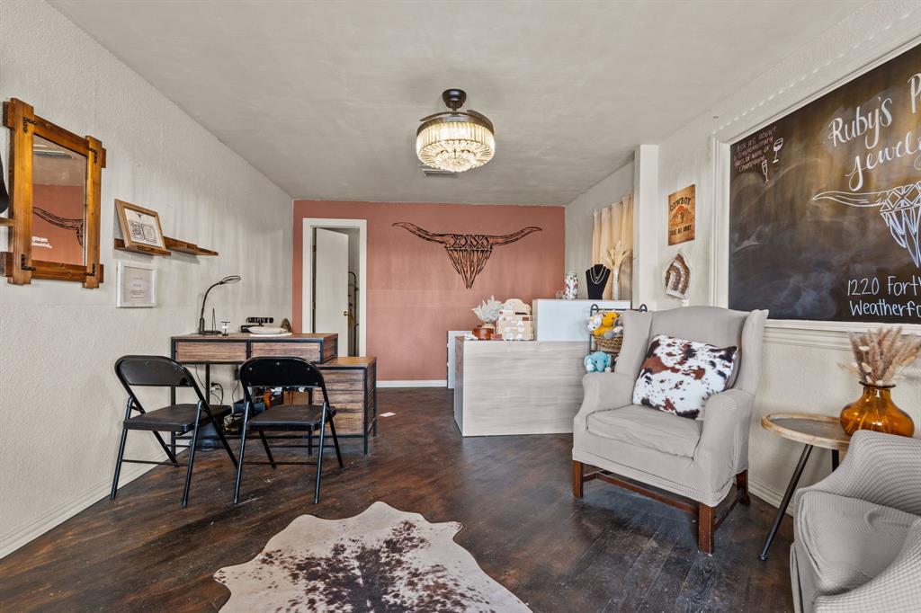 na - Commercial Sale