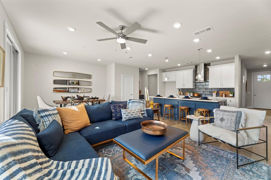 9015 Indianola Trail