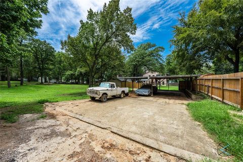 A home in Mabank