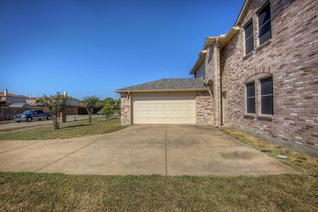 Photo of 1033 Burnet Drive, Mesquite, TX 75181 (MLS # 21087097)