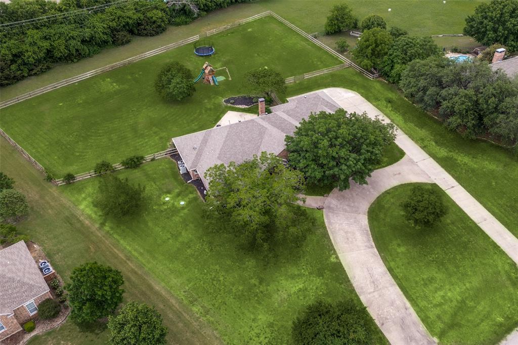 33 Meadowcreek Drive