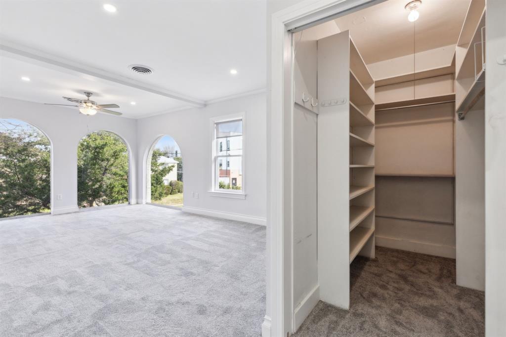 North Oak Lawn - Residential Lease