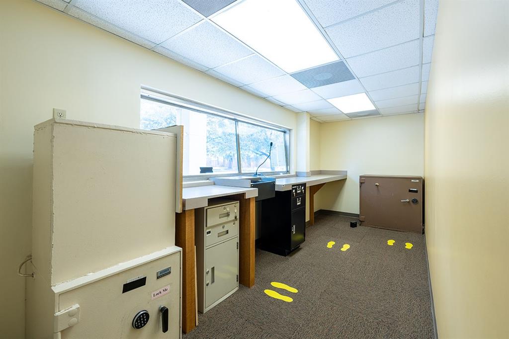 Stemmons - Commercial Sale