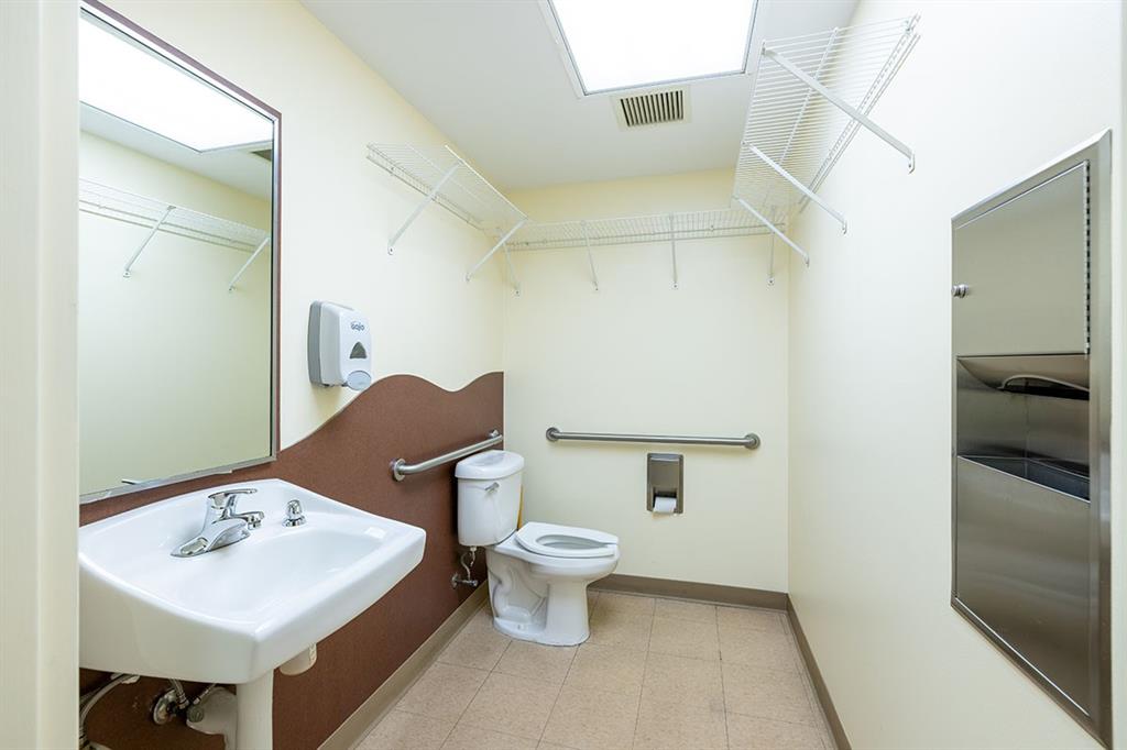 Stemmons - Commercial Sale