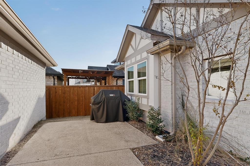 Enclave At Meadow Run, The - Residential Lease