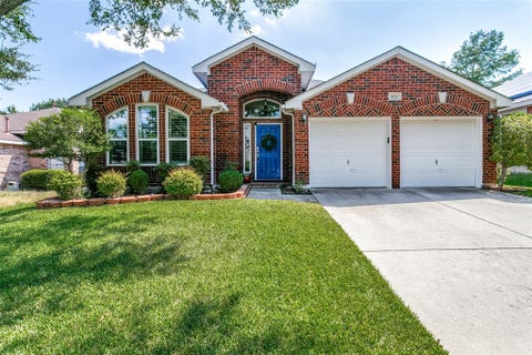 Photo of 6721 Day Drive, Fort Worth, TX 76132 (MLS # 21372357)
