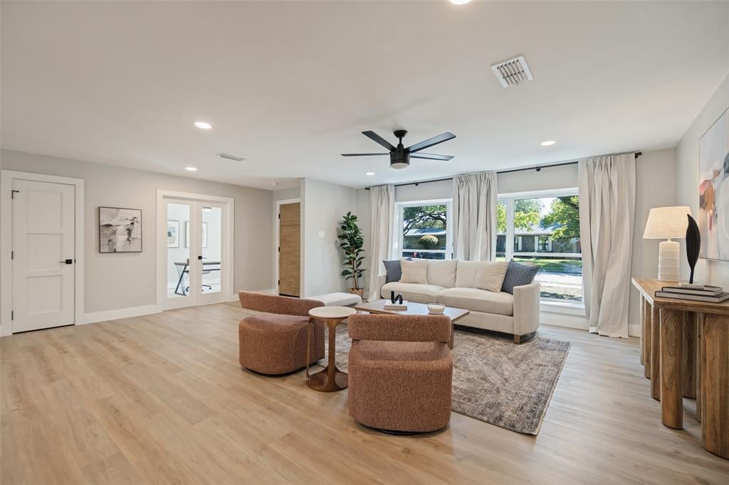 3129 Flowerdale Lane