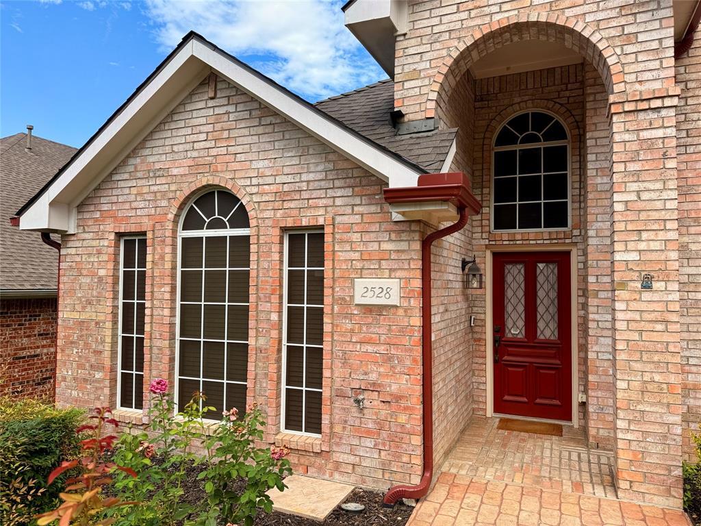2528 Ridgewood Drive