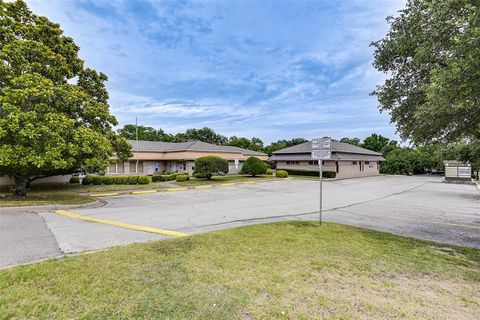 527 W Wheatland Duncanville TX 75116