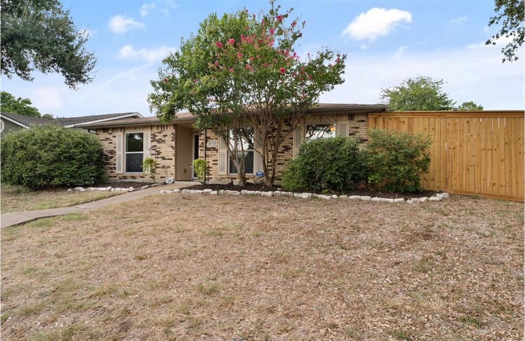 3321 Edgecliff Drive