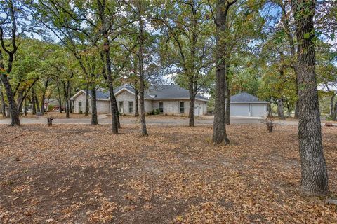 A home in Lake Kiowa