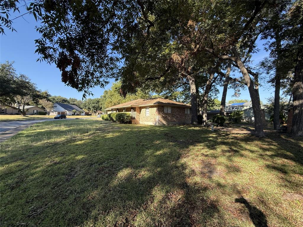 301 Lakewood Drive