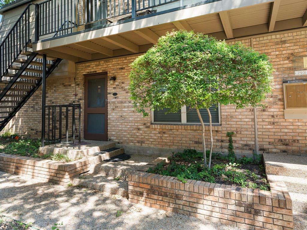 7931 Royal Lane 115