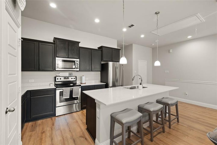 Photo 1 of 28 — 1920 Bel Air Drive, Arlington, TX 76010