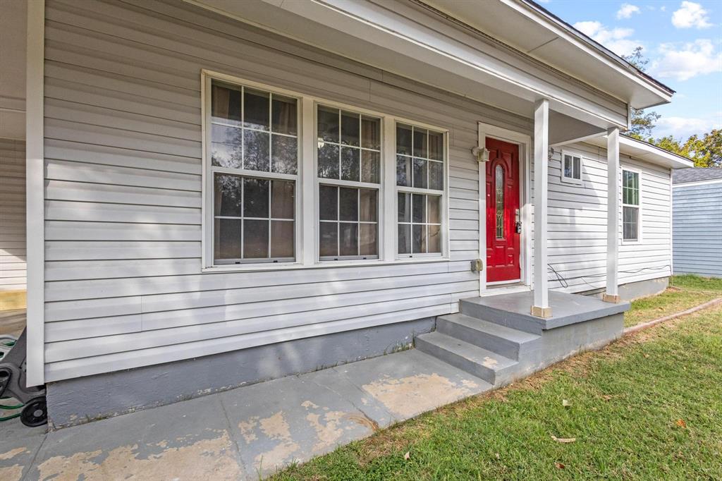 1221 W Crawford Street