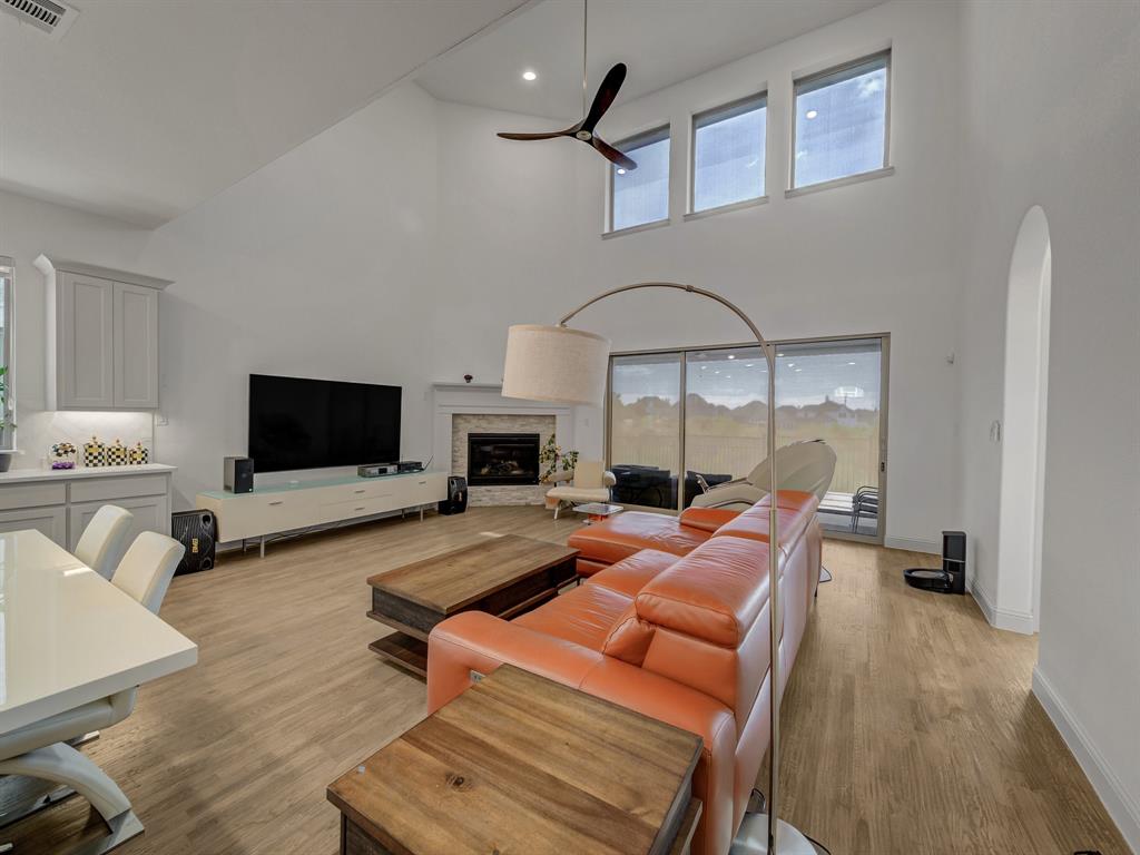 Castle Hills Ph 10 Lewisvil - Residential