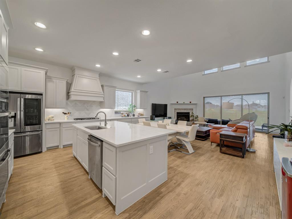 Castle Hills Ph 10 Lewisvil - Residential