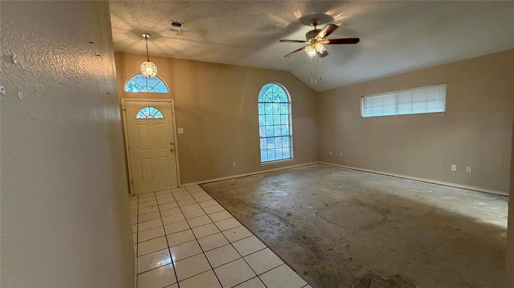 2718 High Pointe Boulevard