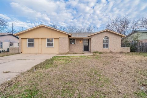 A home in Everman