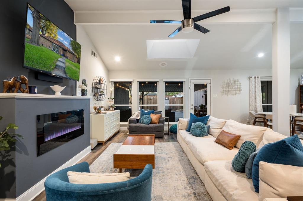 2210 Timberwood