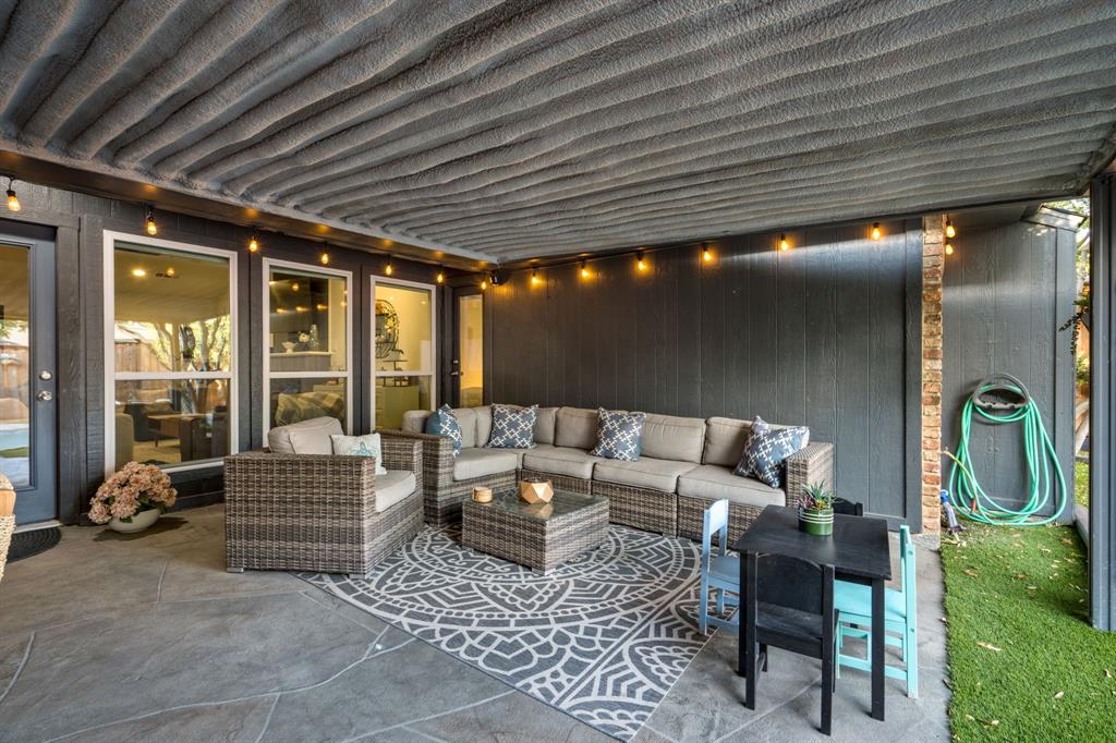 2210 Timberwood
