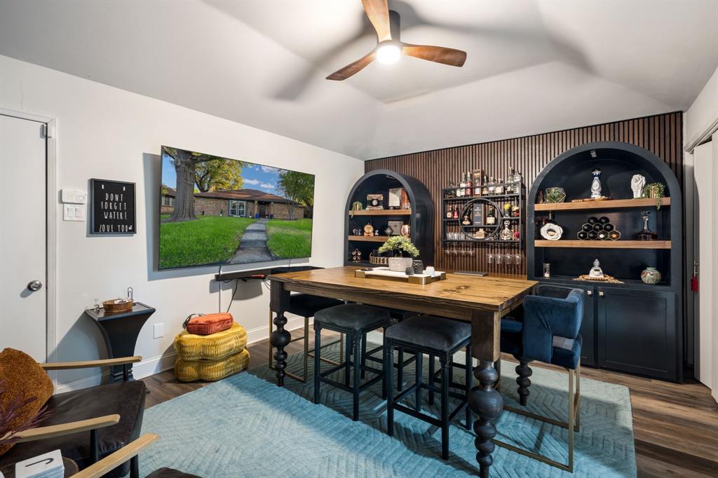 2210 Timberwood