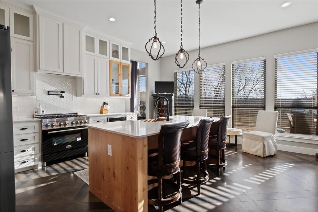 COUNTRY CLUB ESTATES - Residential